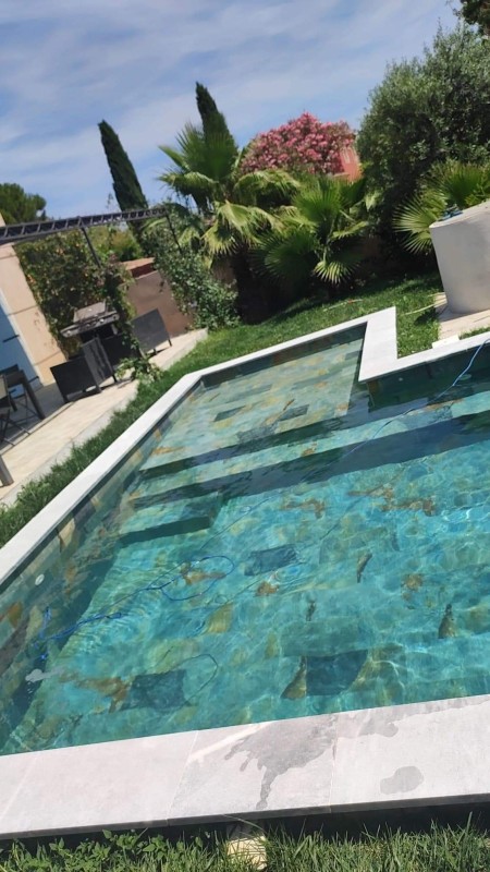 Rénovation d'une piscine en béton armé à proximité de grimaud 